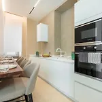 Skylife Minimalist Boutique Apartment *