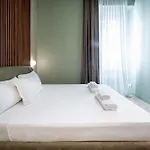 Skylife Minimalist Boutique Apartment *