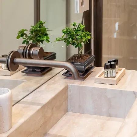 Skylife Minimalist Boutique Rom